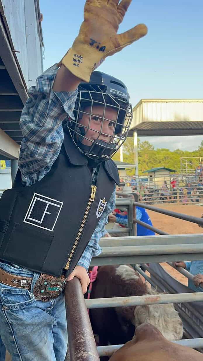 Jimbo Dixon ready to climb aboard his bull. [Photo provided]