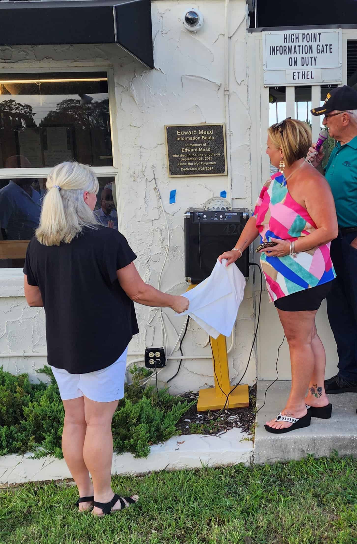 Kimberly Mead Semcho (left) and Rebecca Tipton (right) unveil the plaque honoring their father, Edward Mead on September 28. [Photo by Austyn Szempruch]