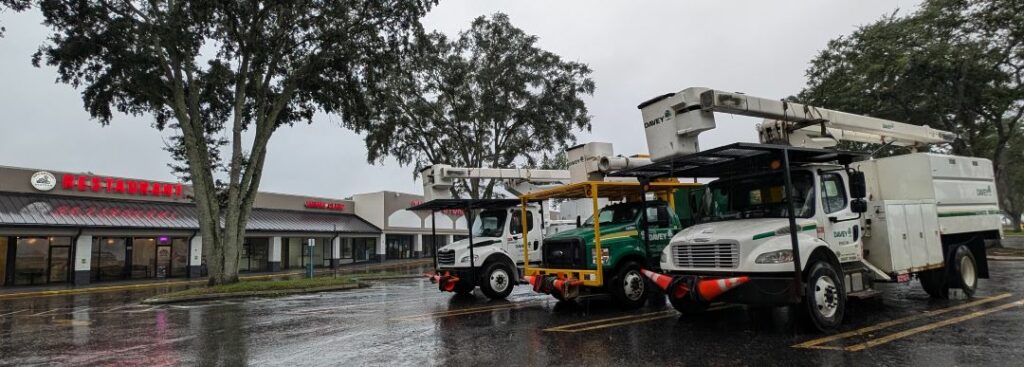 Bucket truck outside the Breakfast Station in Ridge Manor. [Credit: Hanna Maglio]