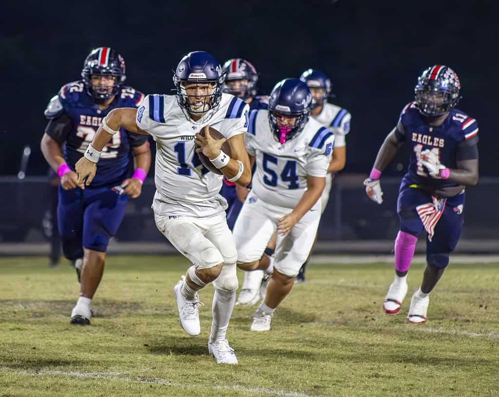 Wildcat's quarterback, Landen Holley, running the ball. (Photo by Hanna Maglio)