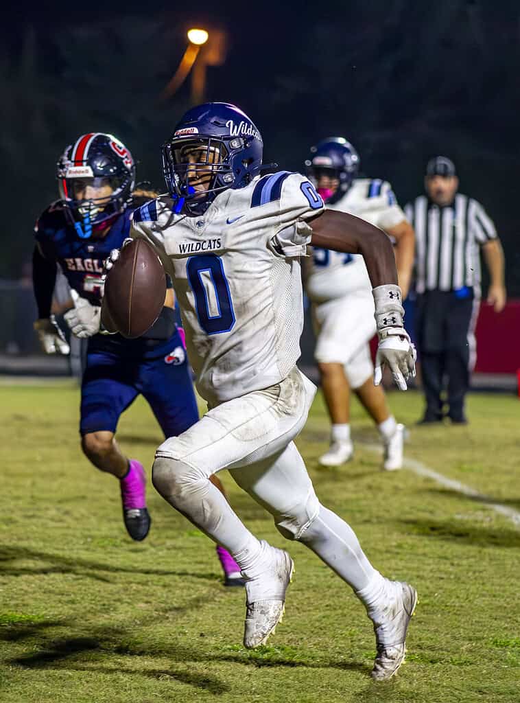 Wildcat's Sincere Allen running the ball toward the touchdown zone. (Photo by Hanna Maglio)