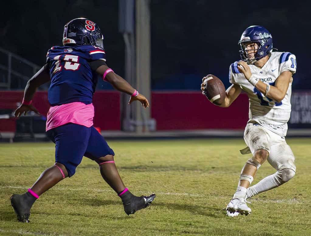 Wildcat's quarterback, Landen Holley, avoids a sack from a Springstead player. (Photo by Hanna Maglio)