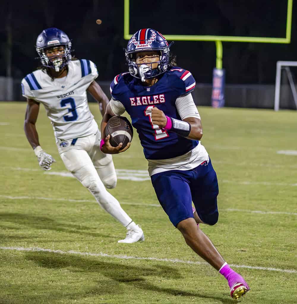 Springstead Eagles' quarterback Gio Martinez running downfield. (Photo by Hanna Maglio)