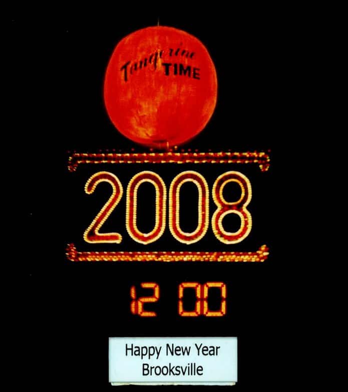 2008 - 2009 Tangerine Drop, the most recent year the fiberglass tangerine was in service. To mark 2025, the fiberglass tangerine will be dropped once again.