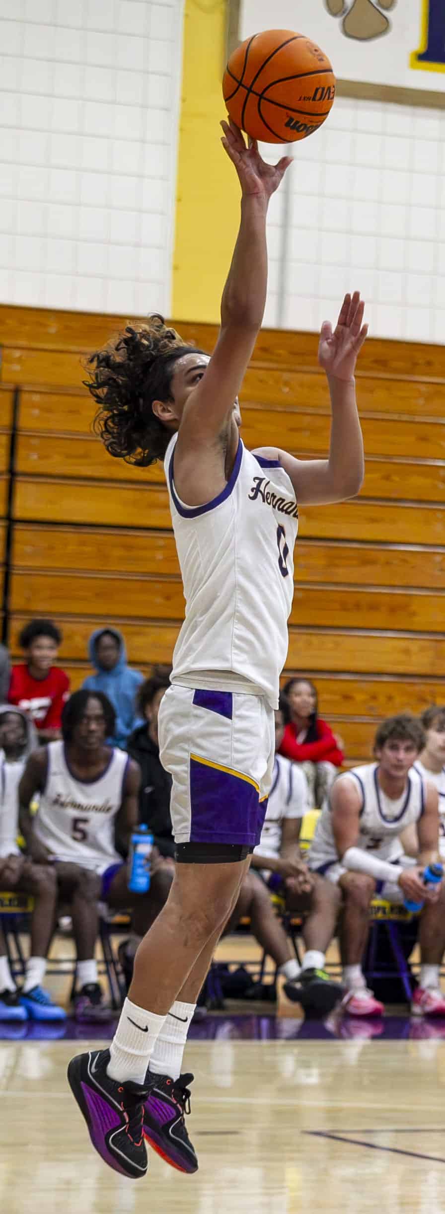 Hernando's Daniel Merizalde, 0, jumps to score a basket. (Photo by Hanna Maglio)