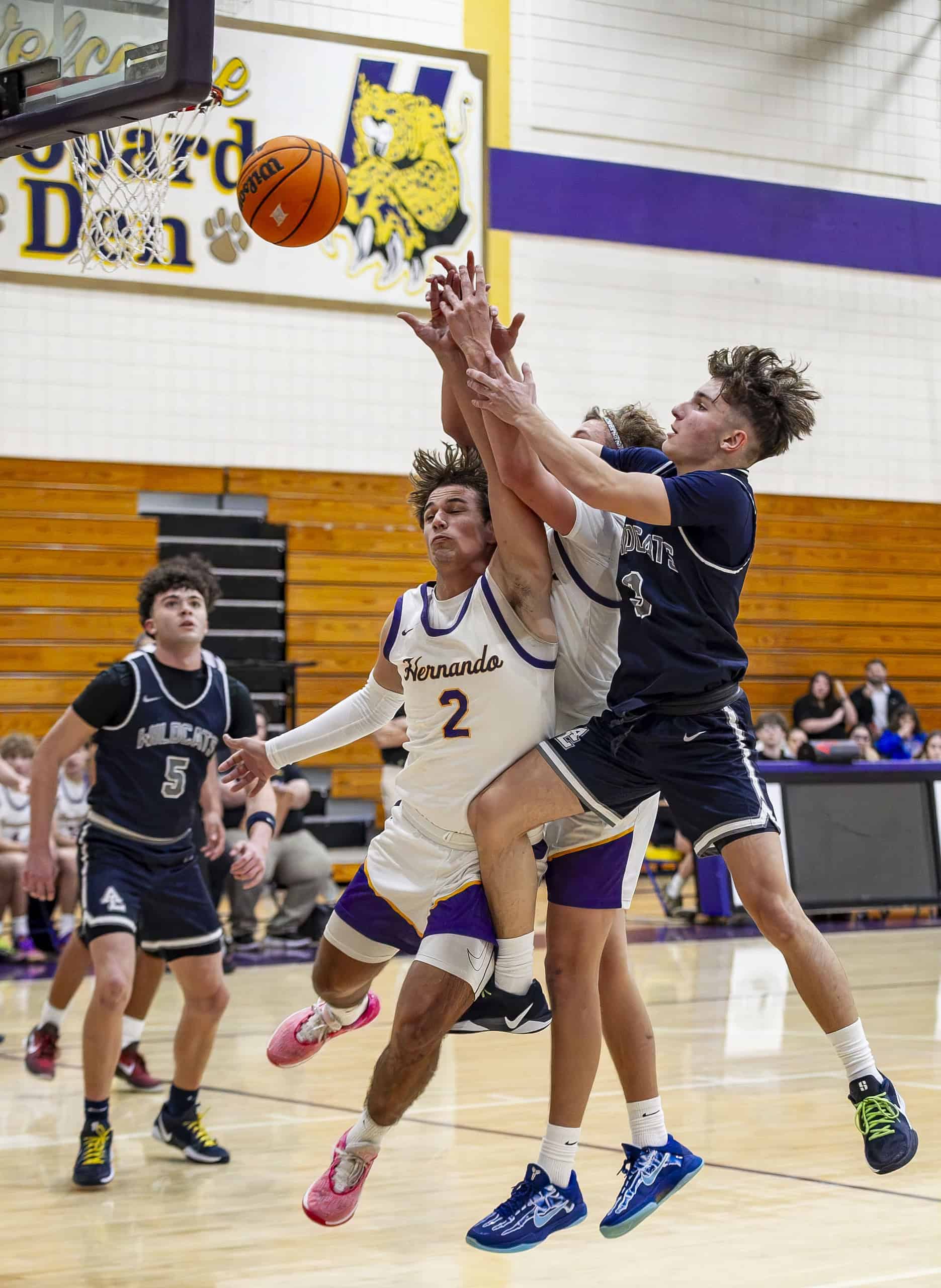 Hernando players try to score a basket, but Wildcats' Owen Barker, 3, stops them. (Photo by Hanna Maglio)