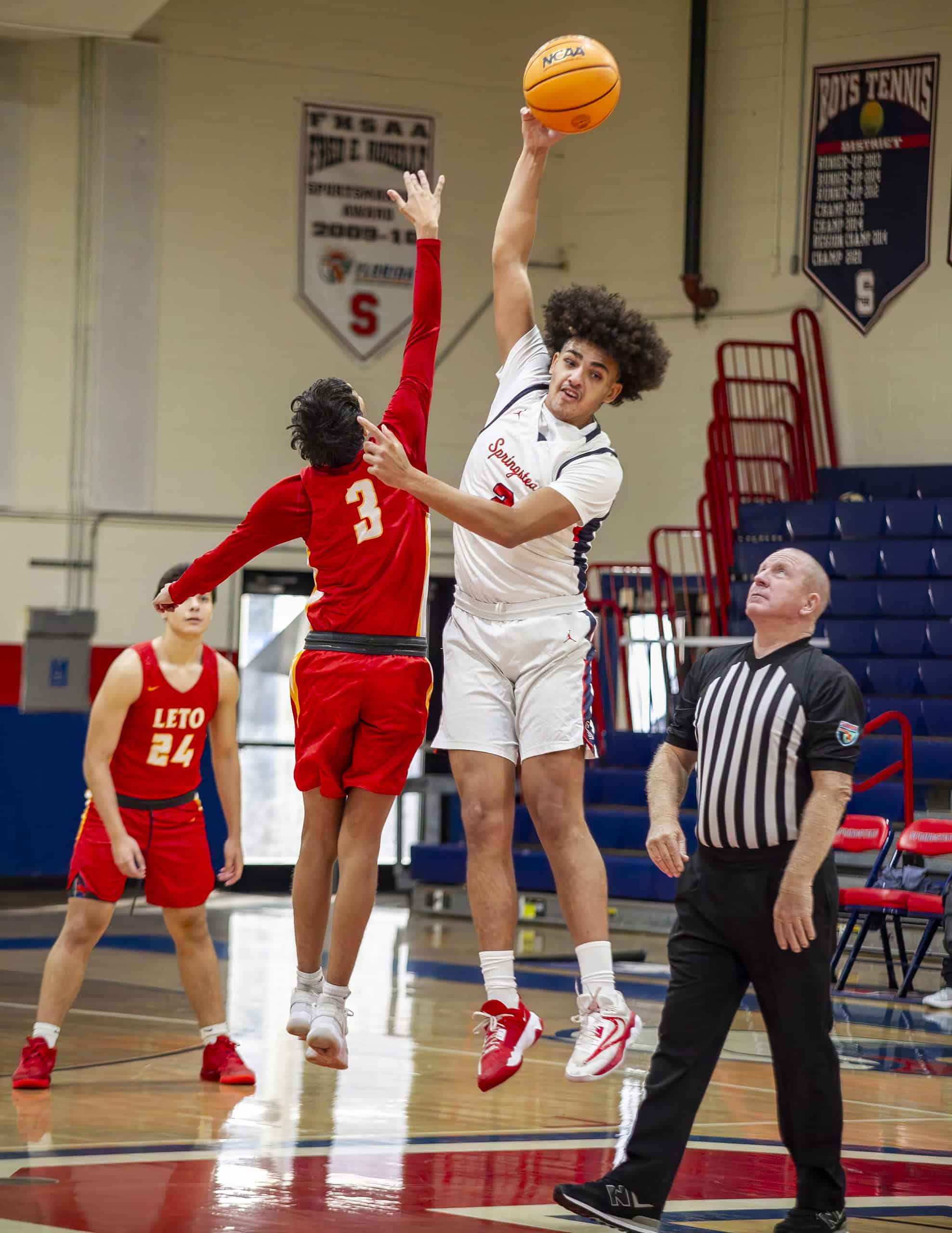 Springstead's Alejandro Arenas, 2, and Leto's Izaiah Vazquez, 3, jump for tip-off. (Photo by Hanna Maglio)