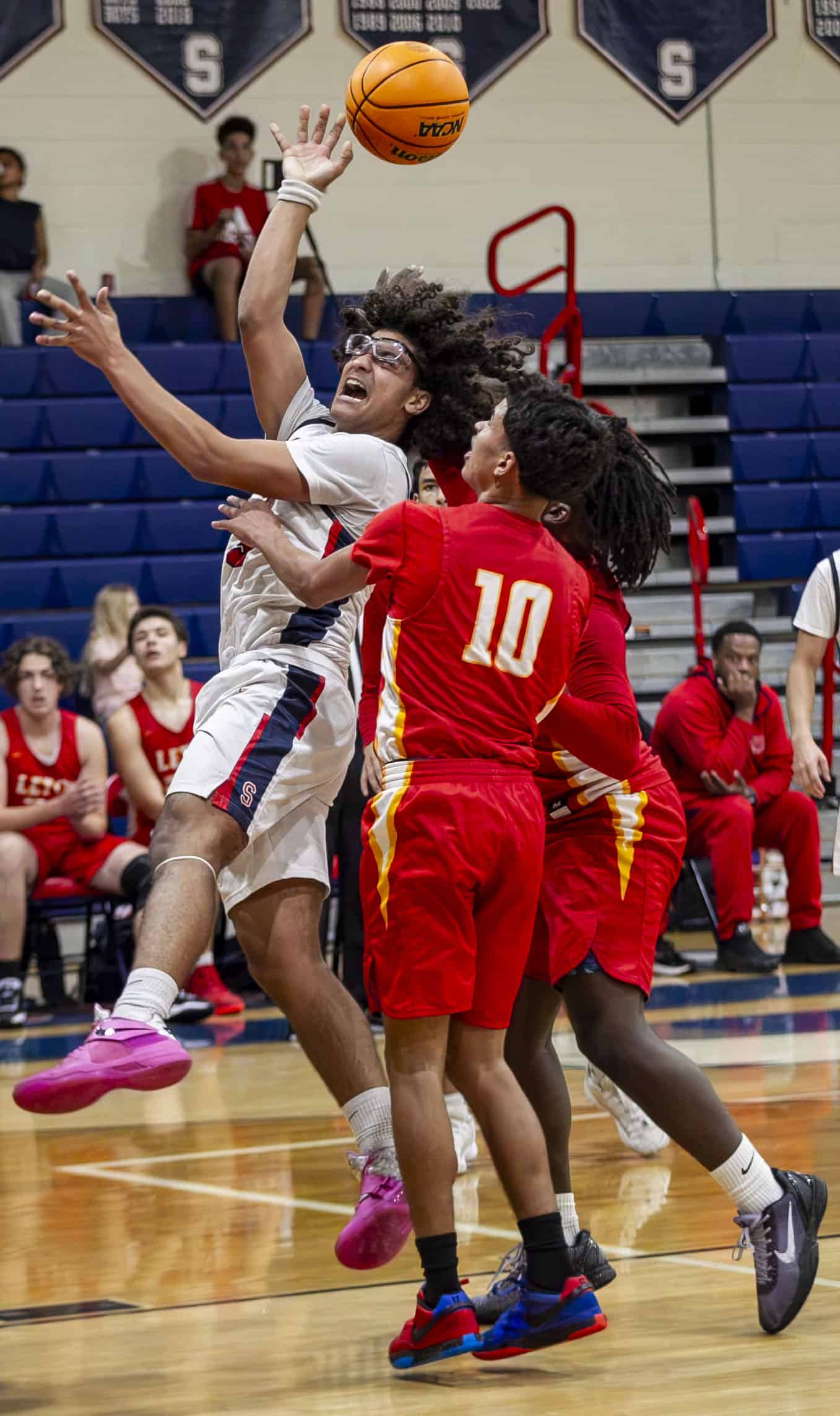 Springstead's Orlando Feliberty, 10, scores a basket. (Photo by Hanna Maglio)