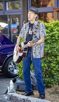 Joey Hudoklin entertains attendees of the Tangerine Festival, Feb. 15, 2025. [Photo by Hanna Fox Maglio]