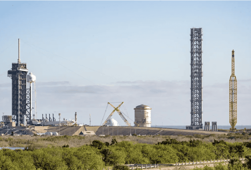 SpaceX has been working on a Starship launch tower (right side) at Kennedy Space Center’s Pad 39A since 2022. The tower on the left is currently used by SpaceX to launch Falcon 9 and Falcon Heavy rockets. [Photo: Charles Boyer/FMN]